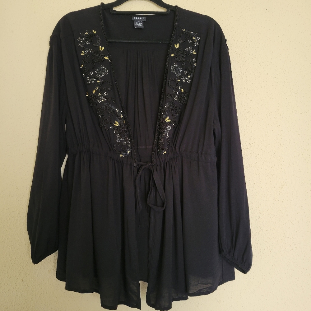 Torrid self-tie duster with black and gold embroidered Challis size 0 - Picture 2 of 11